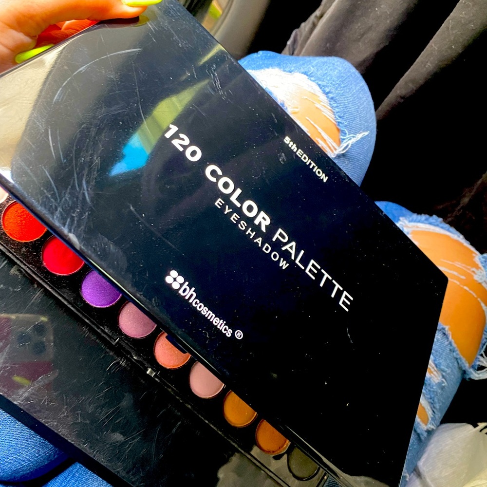 EYESHADOW Makeup. Never used 2 Palettes